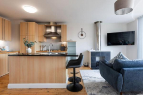 Modern Penthouse Apartment 2 Bed, 2 Bath Sleeps 6 City Centre